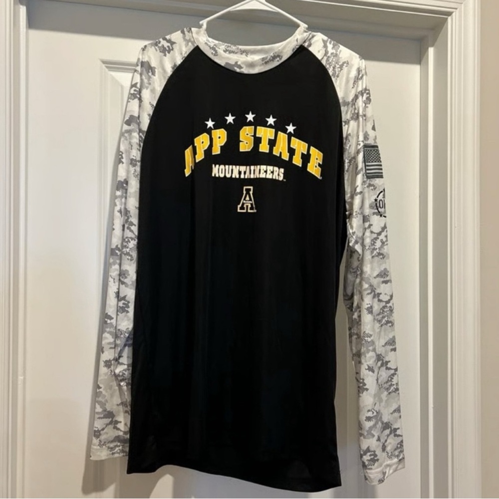 Colosseum Black and Gray Long Sleeve Tees
